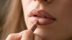 Lip Definition Trick: Liner Placement That Makes Lips Look Fuller Without Overlining