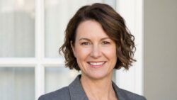 This Grown-Out Pixie Cut Is an Easy Short Style That Refreshes the Face After 50